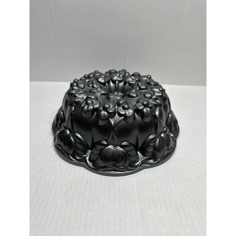 Nordic Ware Violet Flower Bundt‎ Cake Pan Williams Sonoma 10 Cup USA Retired